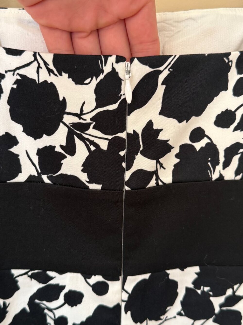 Max & Cleo Black White Floral Mini Dress Fit Flare Chic Minimalist A-Line - Picture 5 of 8